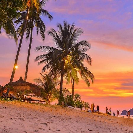 Sunset At Las Cabanas El Nido Bagian luar foto